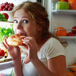 O que comer depois de uma refeição excessiva?