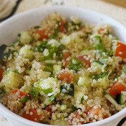 Quinoa com manjericão e pimento