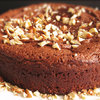 Bolo de chocolate e avelãs